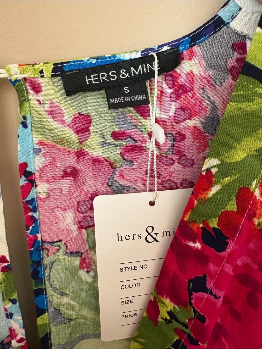 Hers & Mine Floral V-Neck Long Sleeve Romper Sz Sm NWTS - Picture 3 of 7